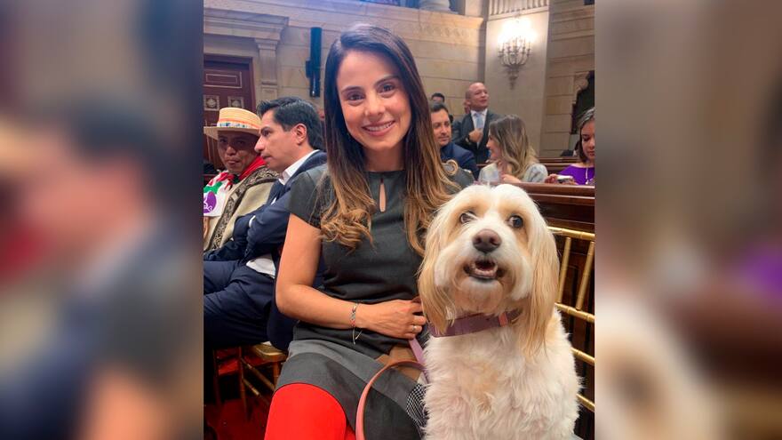 Senadora Esmeralda Hernández habló sobre el curioso hecho de su canino en el Congreso