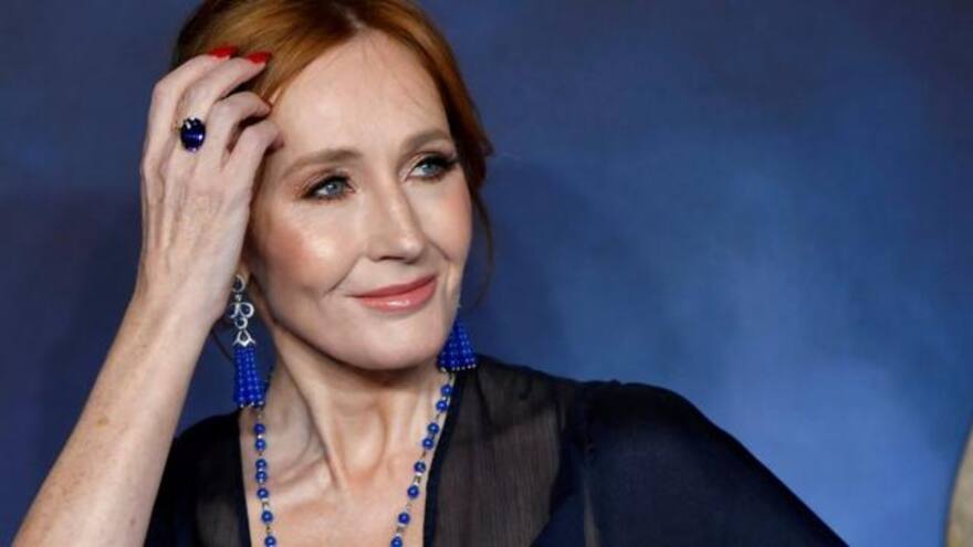 JK Rowling, criticada por sus comentarios sobre entrenadora transgénero