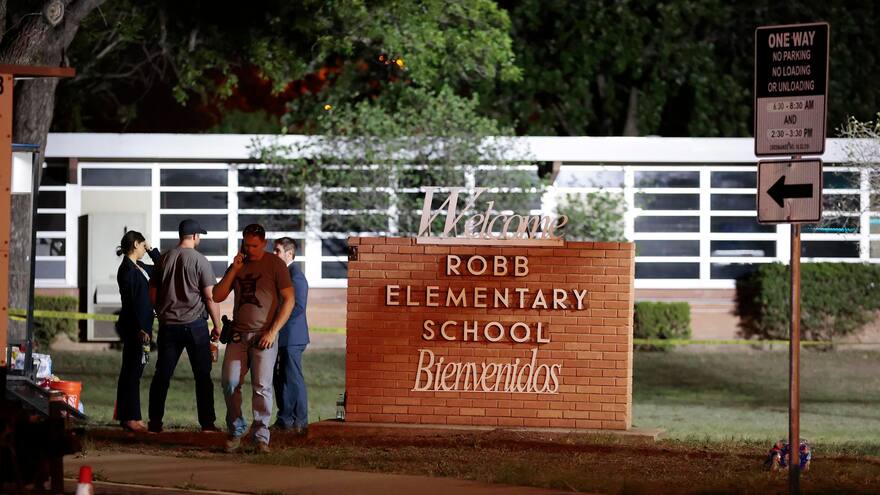 Autor del tiroteo en Texas habría anunciado en Facebook que atacaría escuela