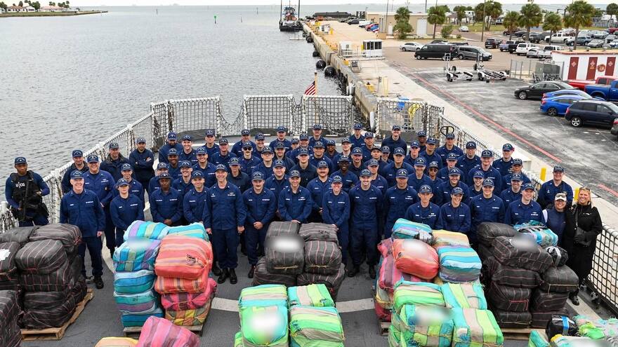 Guardia Costera de EE. UU. descarga en Florida droga valorada en 55 millones de dólares