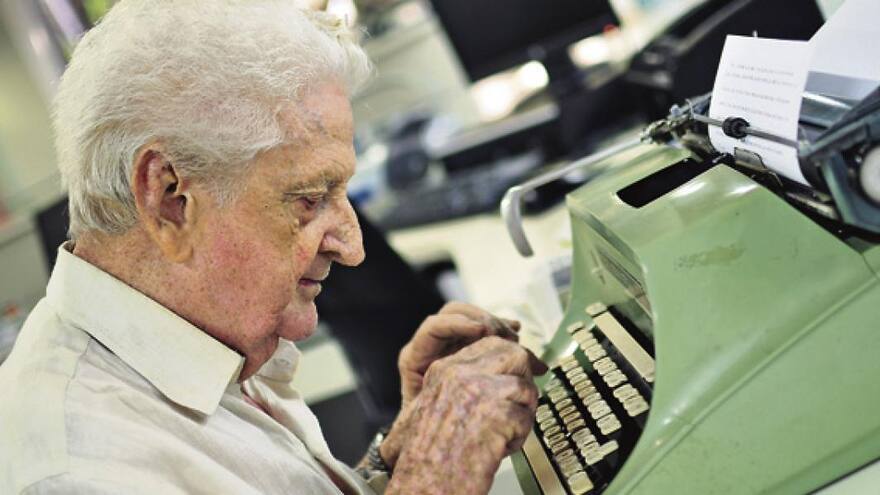 Chelo De Castro: un pedazo de 102 años de vida y de 75 como periodista