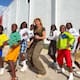 Shakira comparte baile con los ‘Ghetto Kids’ y recibe elogios por apoyar a la niñez