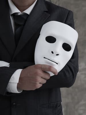 Un mundo falso | Columna de Yamid Amat Serna