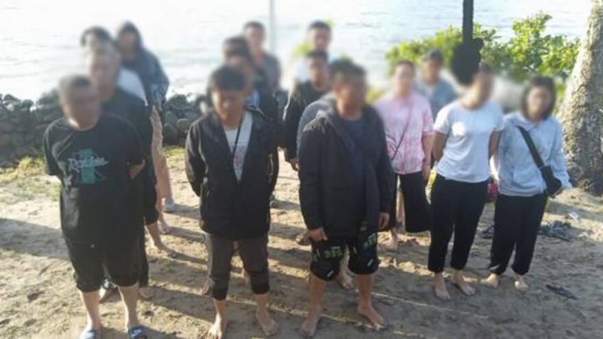 Rescatan a once migrantes chinos en un bote artesanal en el Caribe panameño