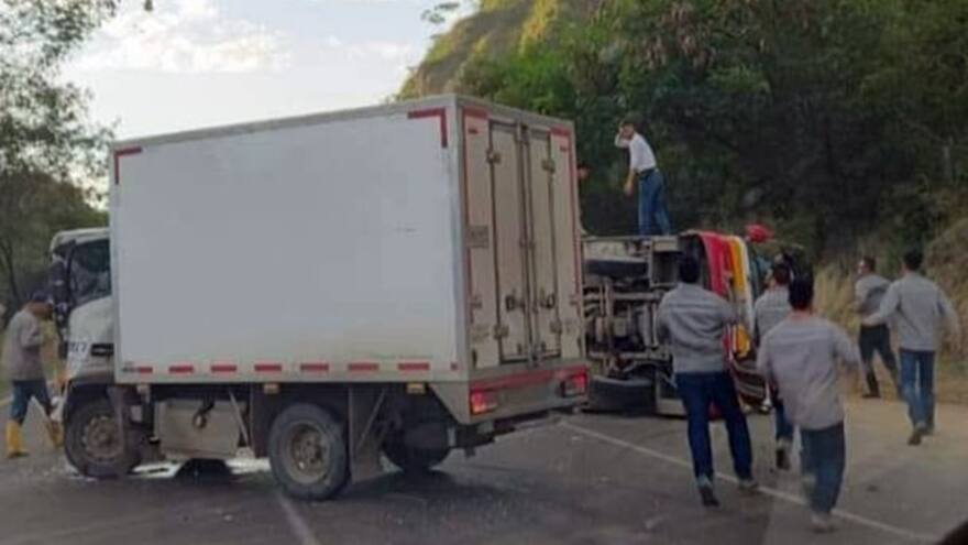 Accidente en la vía Girardot deja 20 personas heridas