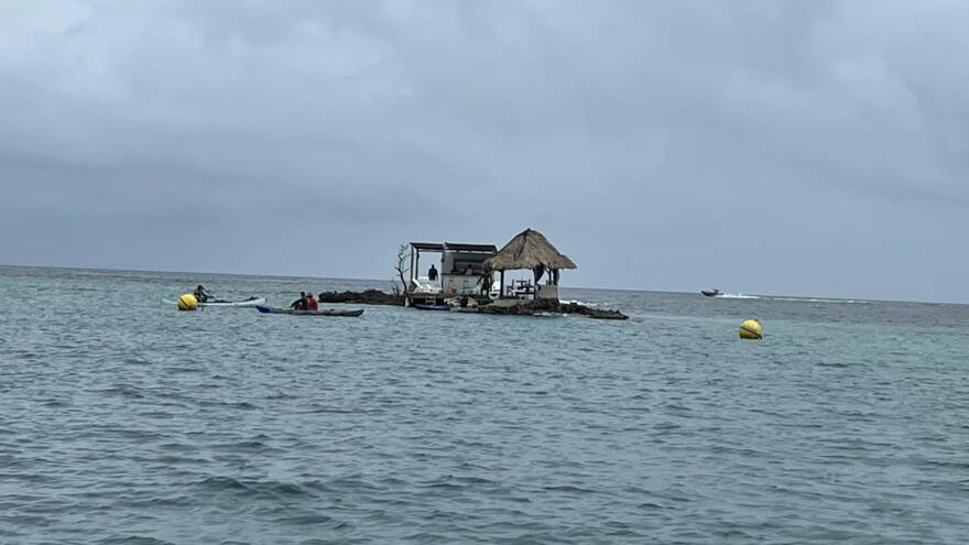 Dimar advierte sobre construcción de bar sobre coral en Islas del Rosario
