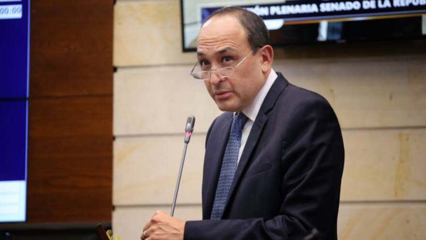 Suspender investigación contra Petro, la solicitud de un magistrado del CNE