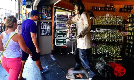 Los imitadores de Elvis rinden tributo al rey del rock and roll