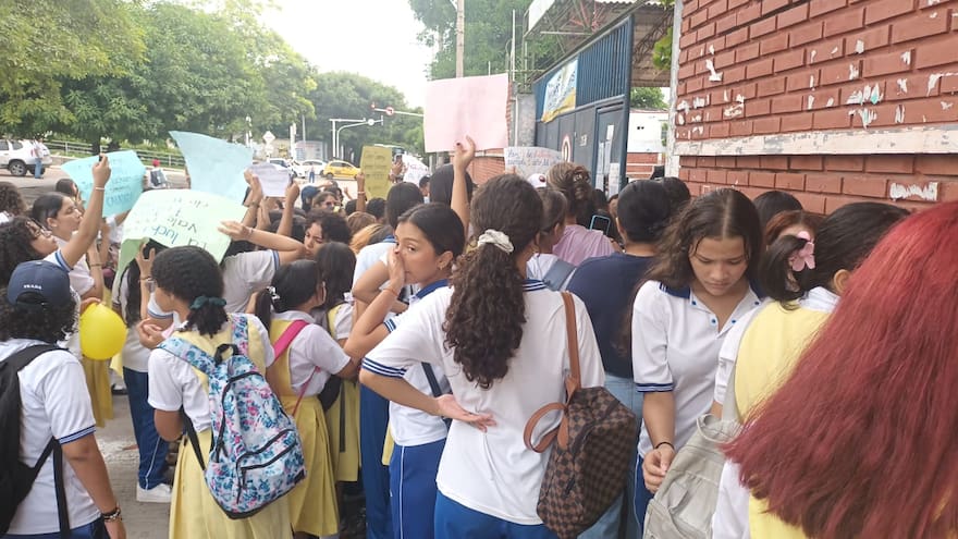Protestas de estudiantes del Sofía Camargo por deterioro de instalaciones
