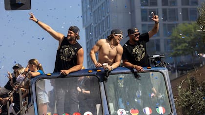 Los Dodgers salen a las calles de Los Ángeles a celebrar el título de la Serie Mundial