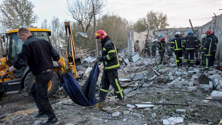 Ucrania: aumenta a 51 el número de muertos por ataque ruso en Járkov