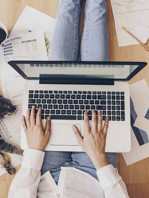 Las empresas están llamadas a apostar por el talento local | Columna de Raju Vegesna