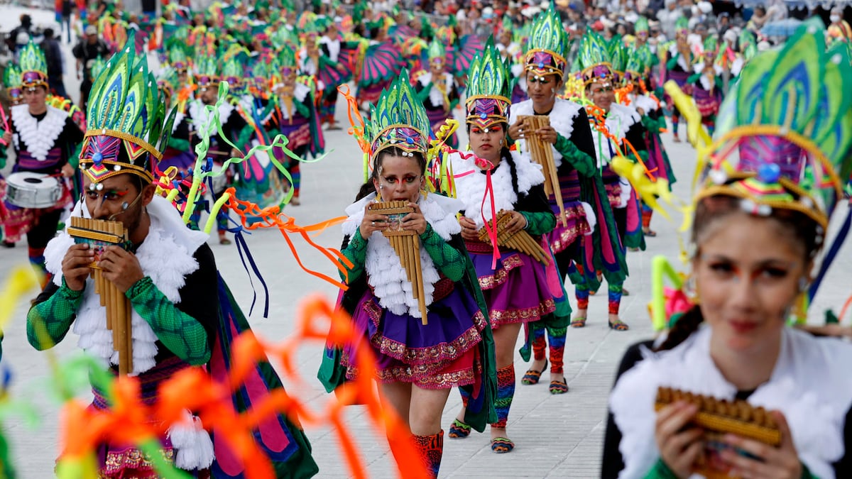 Pasto celebra el inicio del Carnaval de Negros y Blancos con el colorido "Canto a la Tierra
