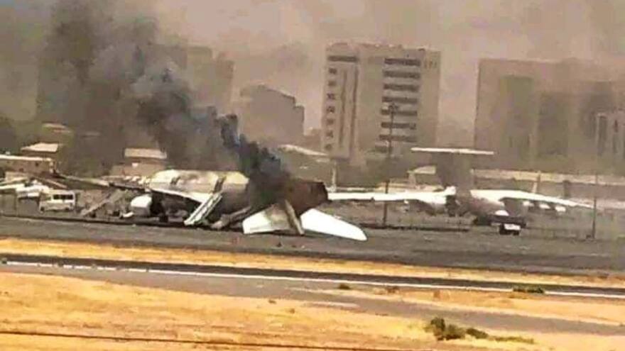 Avión saudí fue tiroteado en Jartum con los pasajeros a bordo