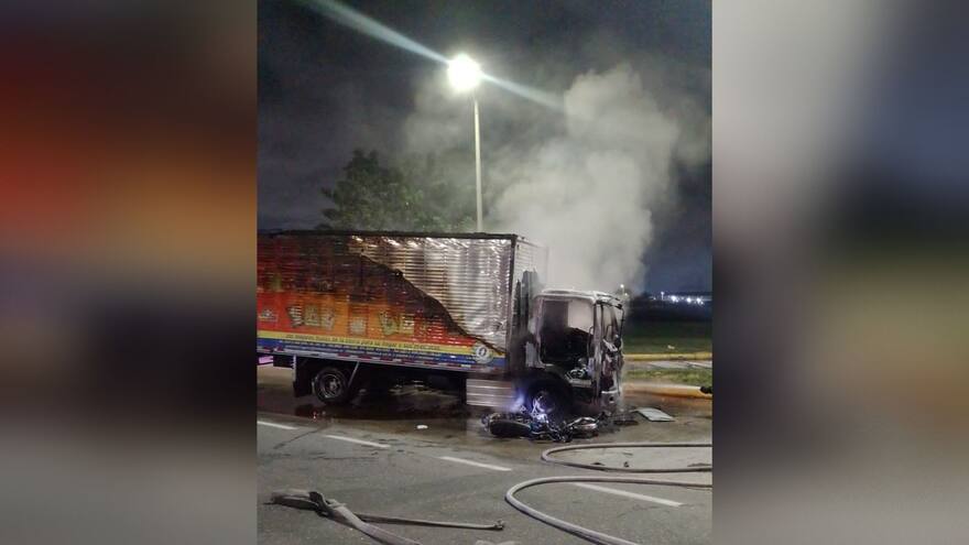 Un joven muerto y un furgón incinerado tras siniestro vial en la Cordialidad