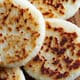 Receta para preparar arepas de yuca saludables en casa