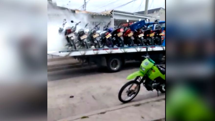 Hombre incendió su moto para que la grúa no se la llevara