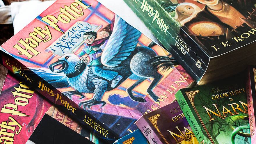 Párroco incita a quemar libros de Harry Potter por ‘influencias demoníacas’