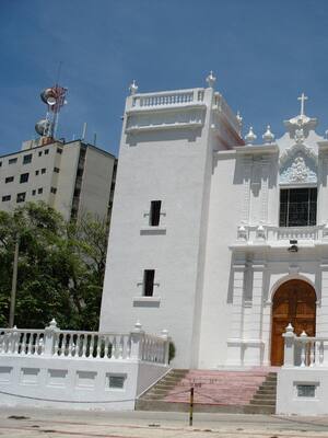 Parroquia, cumplimentado | Columna de Enrique Dávila