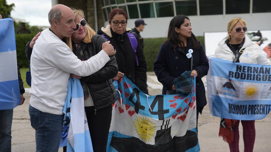 Familiares del submarino argentino San Juan entre dudas y desconsuelo