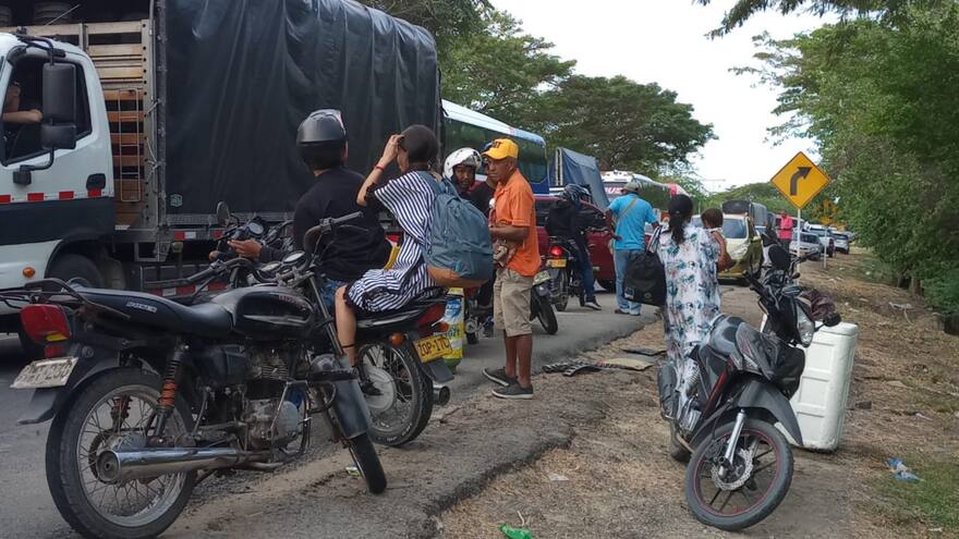 La Guajira: continúan los bloqueos en las vías por protestas de docentes por el PAE
