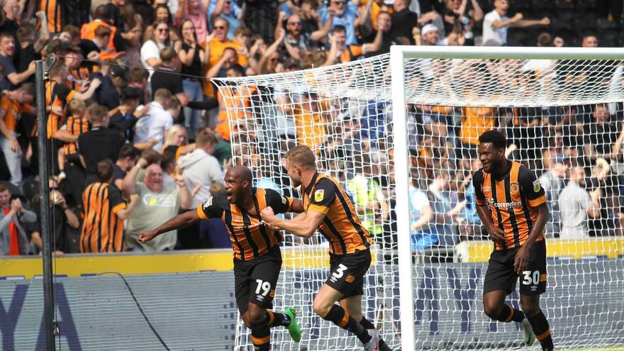 Championship: Óscar Estupiñán marca un triplete con el Hull City
