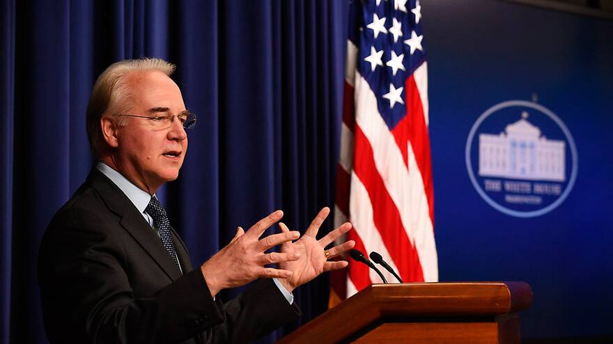 Cae secretario de Trump por gastarse $1.200 millones del erario en 26 vuelos chárter