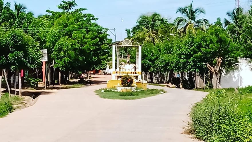 Hostigan a la Policía en Santiago Apóstol, Sucre