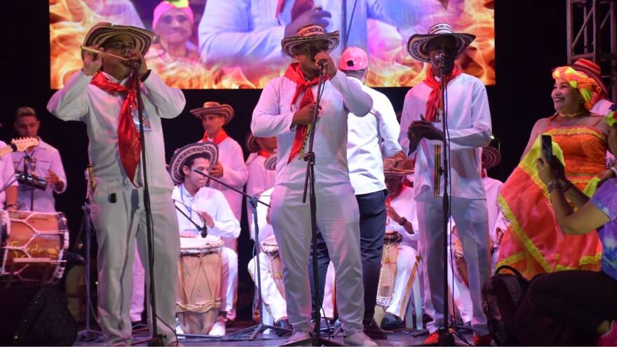 A ritmo de cumbia inició la Noche de Tambó