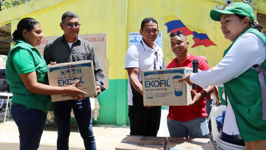 Instituciones educativas de la Mojana reciben purificadores de agua