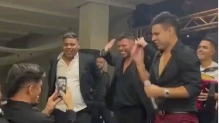 El cantante de vallenato Jesús Romero tuvo que aclarar extraño momento con un fan durante concierto