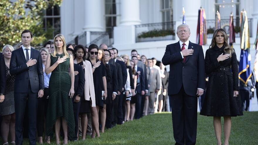 Trump rinde minuto de silencio por víctimas de atentados del 11 de Septiembre
