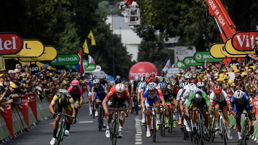 Greipel y Gaviria, descalificados de la octava etapa por esprint irregular