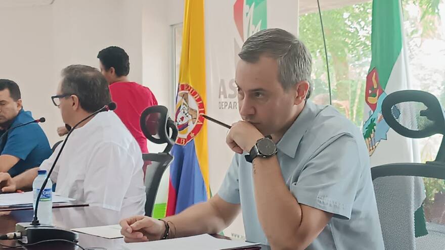 Diputado Mario Fernández pide cuentas sobre obras del Canal del Dique