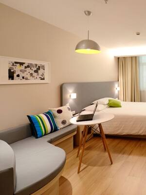 Hoteles vs. AirBnb l Columna de Simón Gaviria