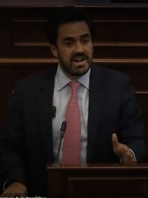 El partido de gobierno | Columna de Katherine Diartt