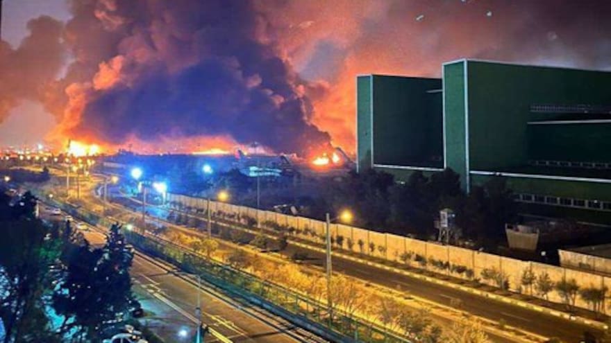 El aeropuerto internacional Mehrabad de Teherán sufre un incendio tras ataques israelíes