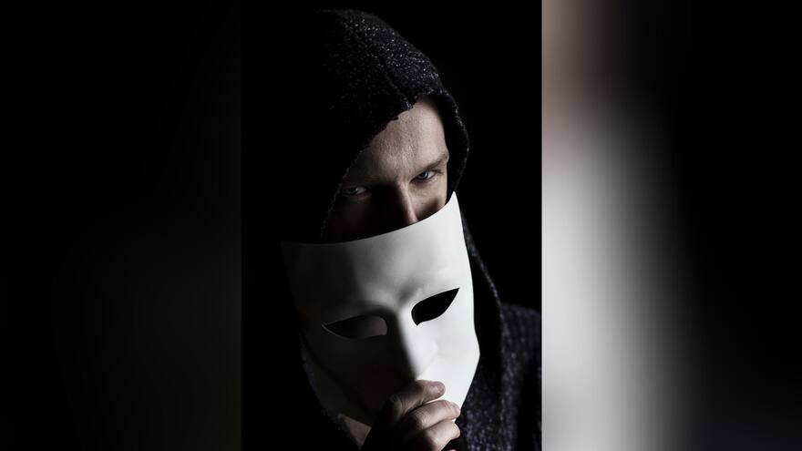 Colombiano ganó premio en Estados Unidos por contar cómo vive con un trastorno mental: “escucho voces”