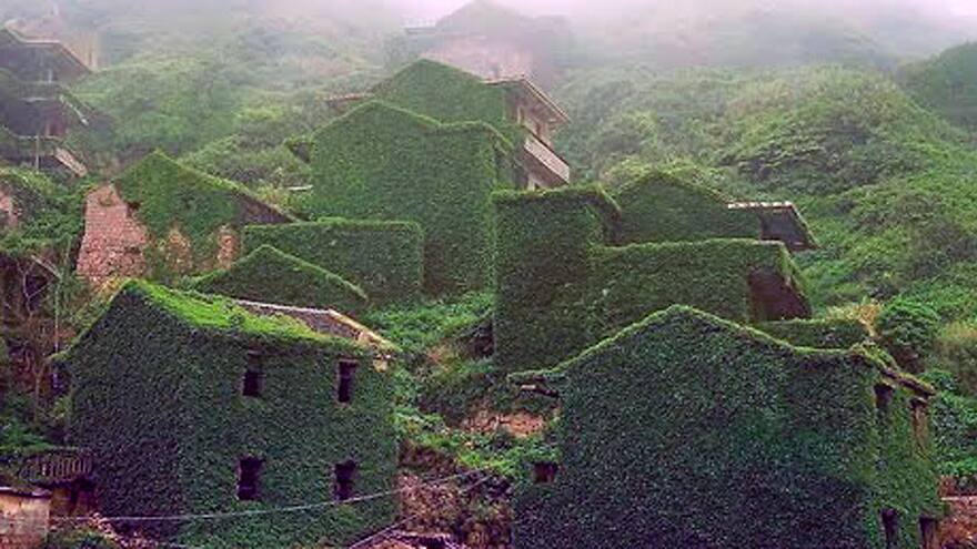 Conozca el pueblo de la China devorado por la maleza