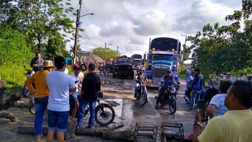 Bloquean la vía Sincelejo- Montería para reclamar por obras