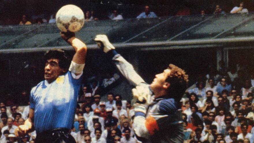 Salen a la luz fotos inéditas de la ‘Mano de Dios’, el gol de Maradona en el Mundial de México de 1986