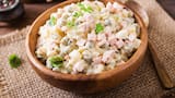 Receta para preparar una ensalada rusa saludable en casa