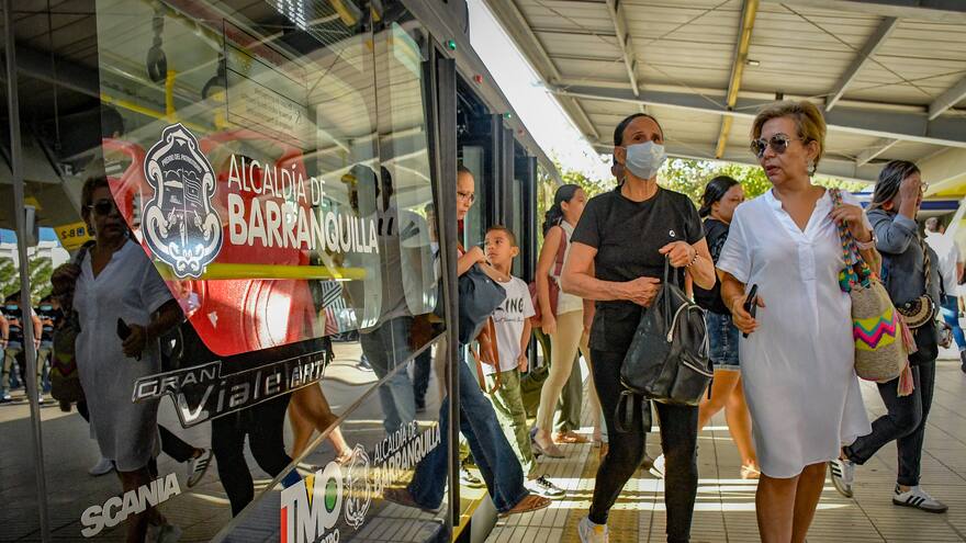 Transmetro operará este sábado hasta las 8:30 por desfile de la Guacherna
