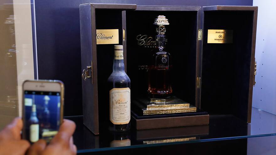 Venden la botella de ron más cara del mundo