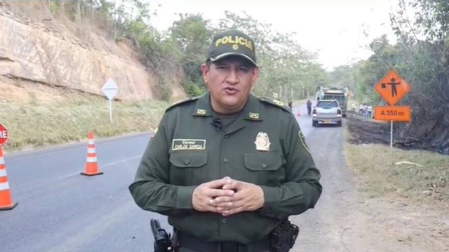 Autoridades confirman que incineraron un carro recolector en la vía Montería - Planeta Rica, Córdoba