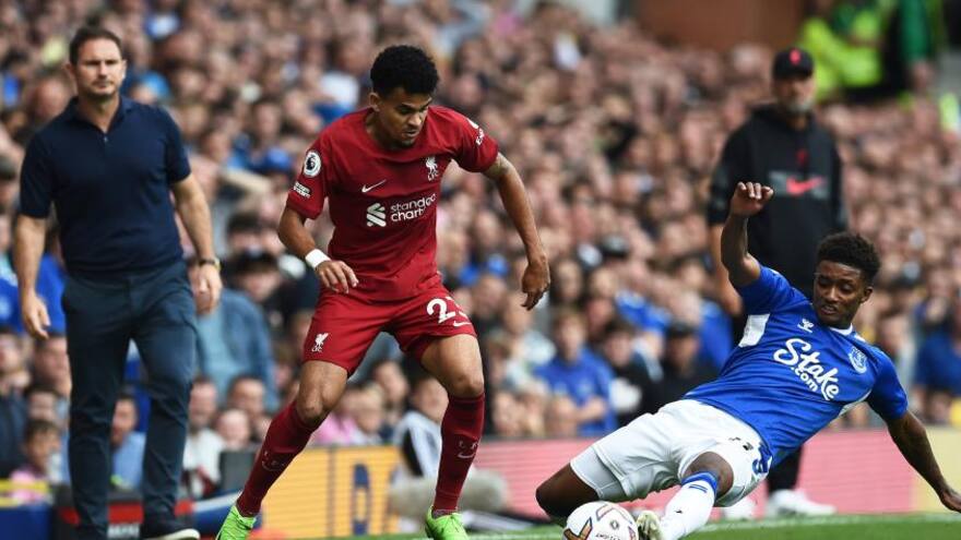 Luis Díaz presenta tercer uniforme del Liverpool previo al debut en Champions