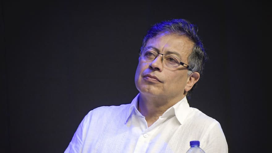 Petro ordena aplicar 'ley de oro' en zonas con presencia de grupos armados