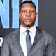 Actor Jonathan Majors es declarado culpable de agresión y acoso a su novia