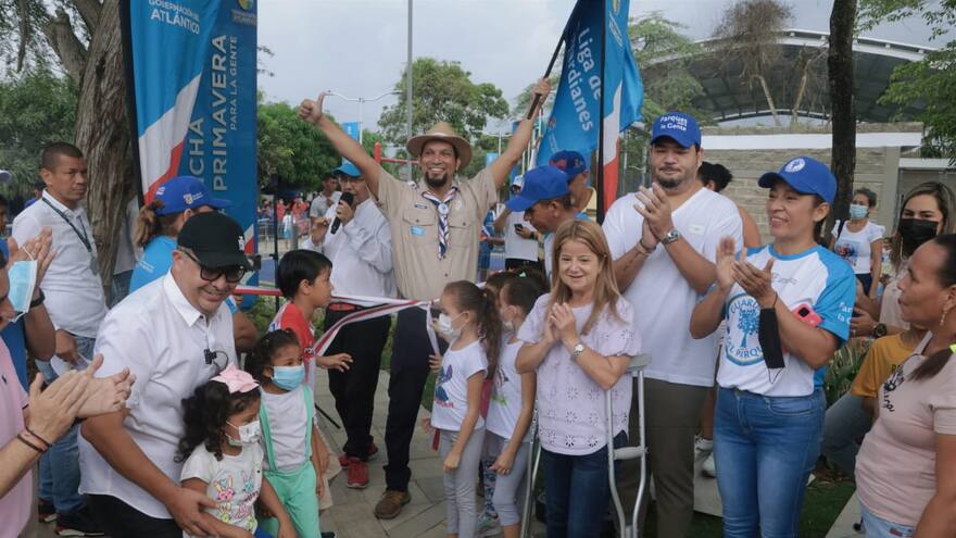 Entregan cancha e iluminación del corredor gastronómico de Baranoa