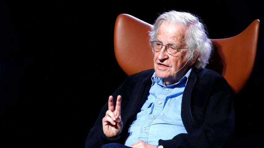 Noam Chomsky es dado de alta de un hospital de Sao Paulo